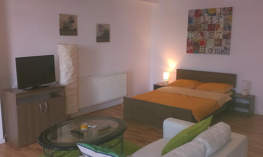 Heights Accommodation Bukarest Zimmer foto