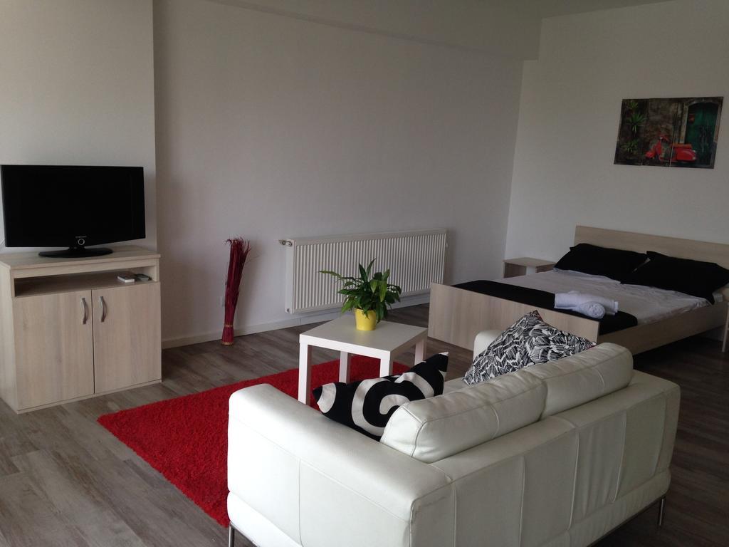 Heights Accommodation Bukarest Zimmer foto
