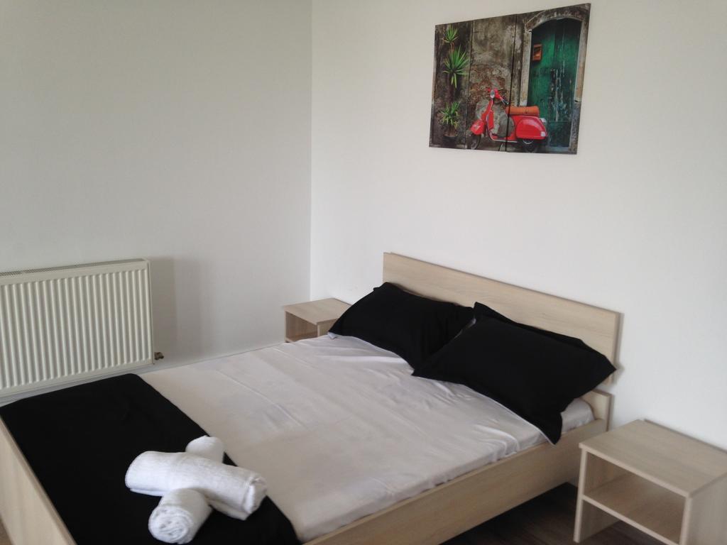 Heights Accommodation Bukarest Zimmer foto